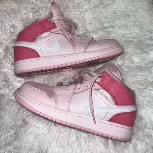 Womens Air Jordan 1 Mid 'Digital size 5.5 USED ONCE perfect conditions